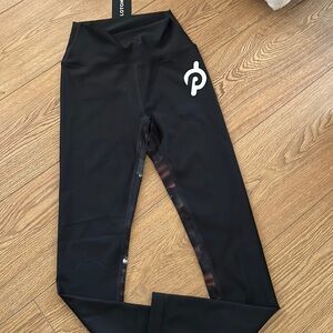 NWT black peloton show up floral leggings size S